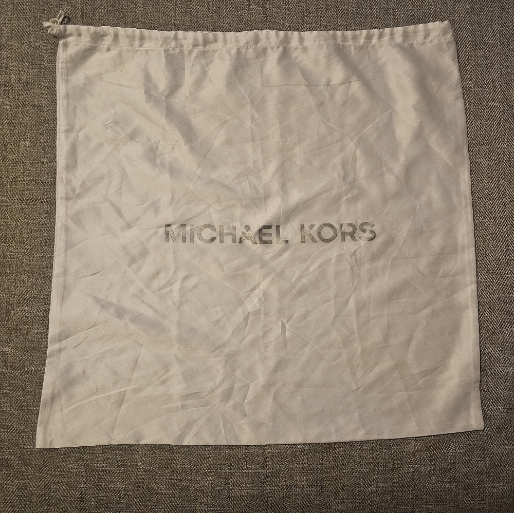 MK duster bag est size 18 x 18